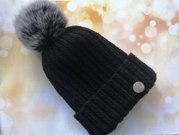 Cepure melna ar atloku