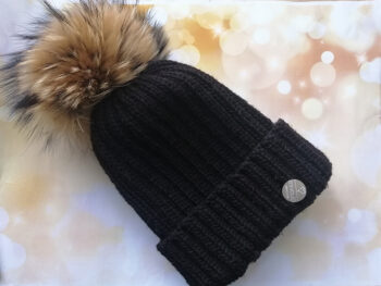 Cepure melna ar atloku