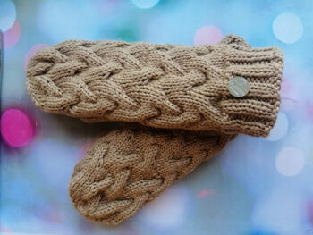 Dūraiņi ar pīnēm gaiši brūni