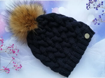 Cepure zila ar pīnēm