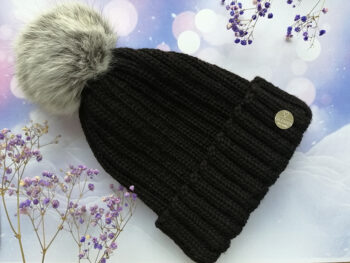 Cepure melna ar atloku