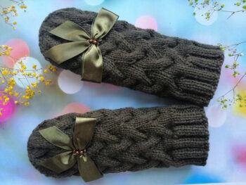 Dūraiņi ar pīnēm sūnu zaļi