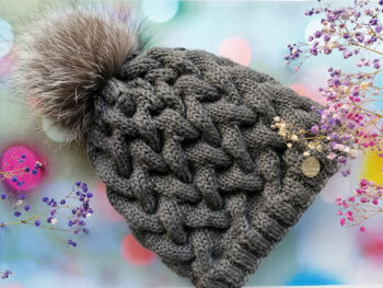 Cepure pelēka ar pīnēm