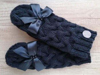 Dūraiņi ar pīnēm melni