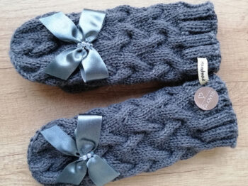 Dūraiņi ar pīnēm pelēki