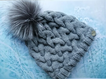 Cepure gaiši pelēka ar pīnēm