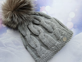 Cepure ar pīnēm pelēka