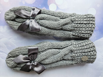 Dūraiņi ar pīnēm pelēki