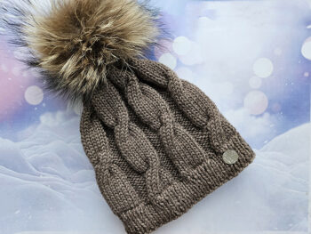 Cepure ar pīnēm brūnīga