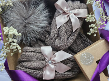 Komplekts ar pīnēm brūnīgs