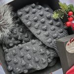 Komplekts ar bumbiņām pelēks