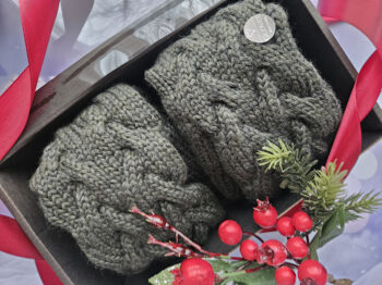 Dūraiņi ar pīnēm sūnu zaļš